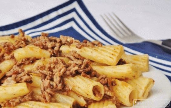 Jak se těstoviny liší od jednoduchých? těstoviny s masem?