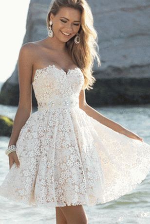 Jak si vybrat šaty pro malé ženy: stylya modely