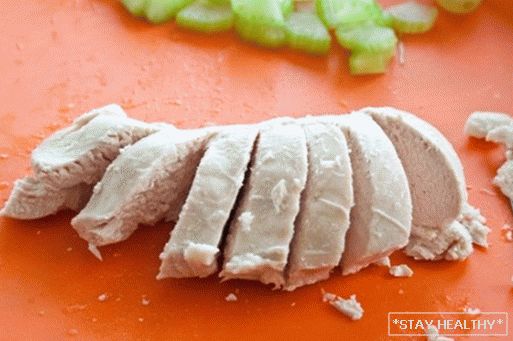 Kuřecí prsíčka a salátový salát